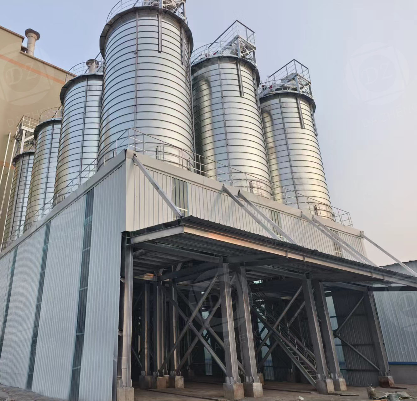 Силоз за съхранение на руда на прах