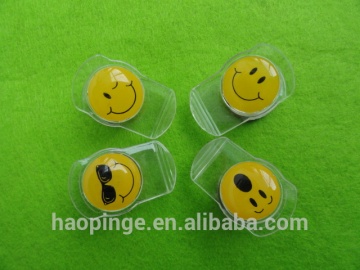 Hot sale Plastic smile face shape magnetic bookmark clips