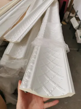 Luxury White PU Golden Crown Moulding Ceiling Medallion