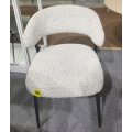 Silla tapizada ergonómica moderna con patas de hierro resistentes