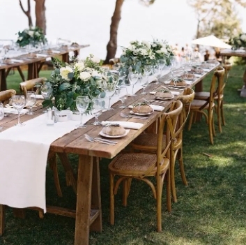 Solid Wood Outdoor Commercial Retro Dining Tables for Hotels and Weddings