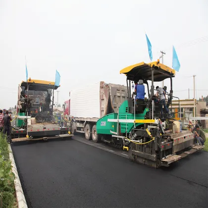 RP405 Road Construction Equipment: 4.5m Asphalt Concrete Paver