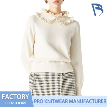 Ruffle putih yang elegan di bahagian atas