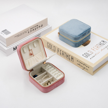 Scatola di archiviazione dell'anello di orecchie di velluto con specchio