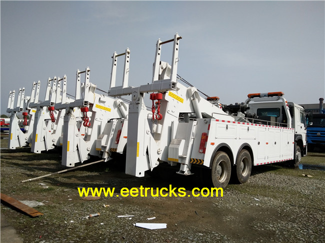 SINOTRUK 25T Boom Crane Trucks