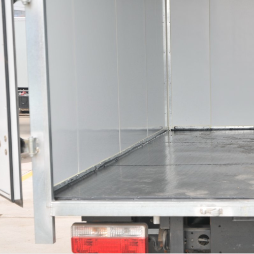 Dongfeng Cargo Truck dengan Sealed Cargo Box