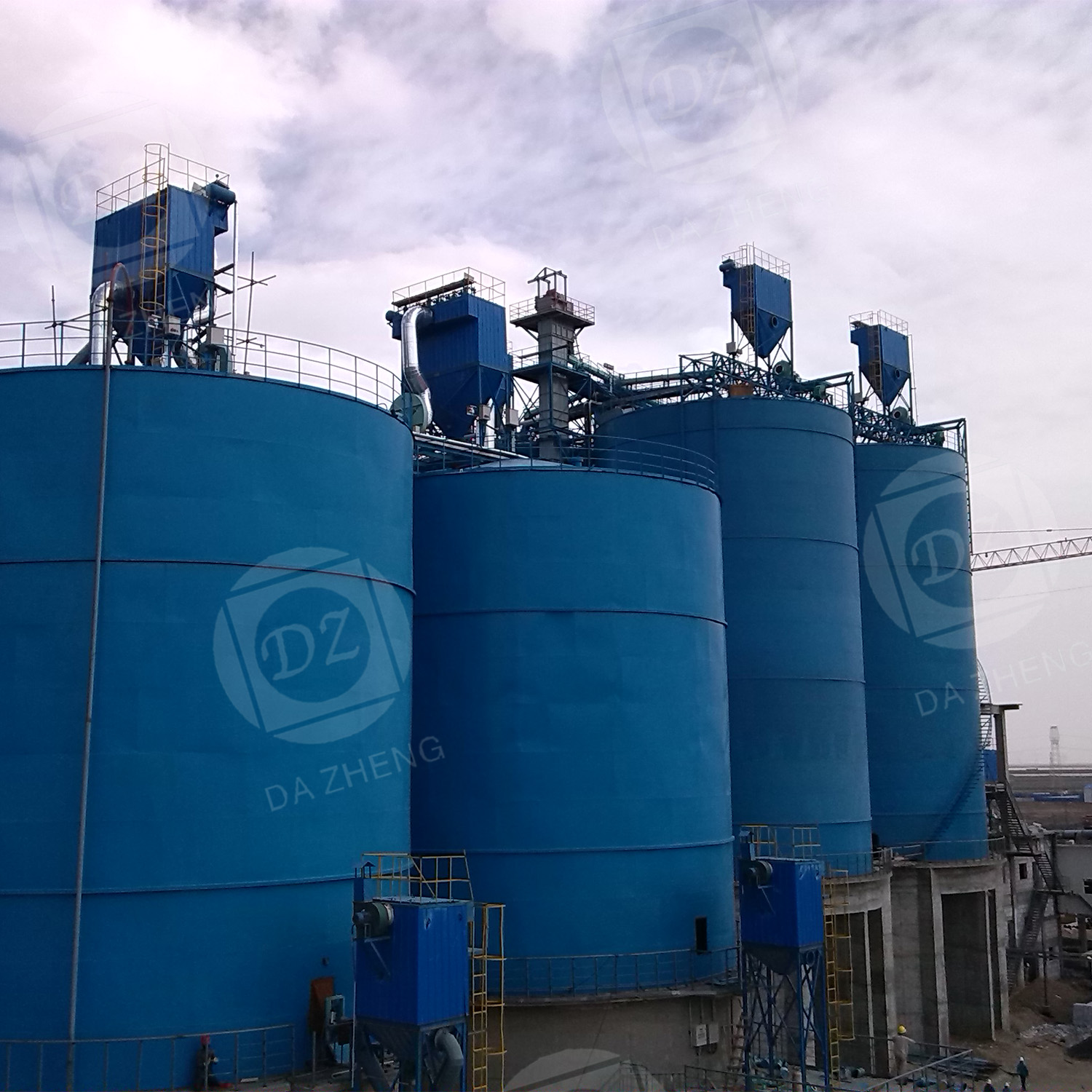 Цимент с голям склад за заварена стоманена плоча