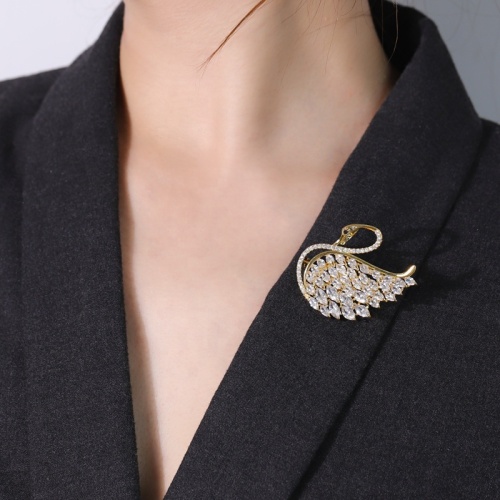 Sanko STRASS Swan Pearl Designer Brooch Pins