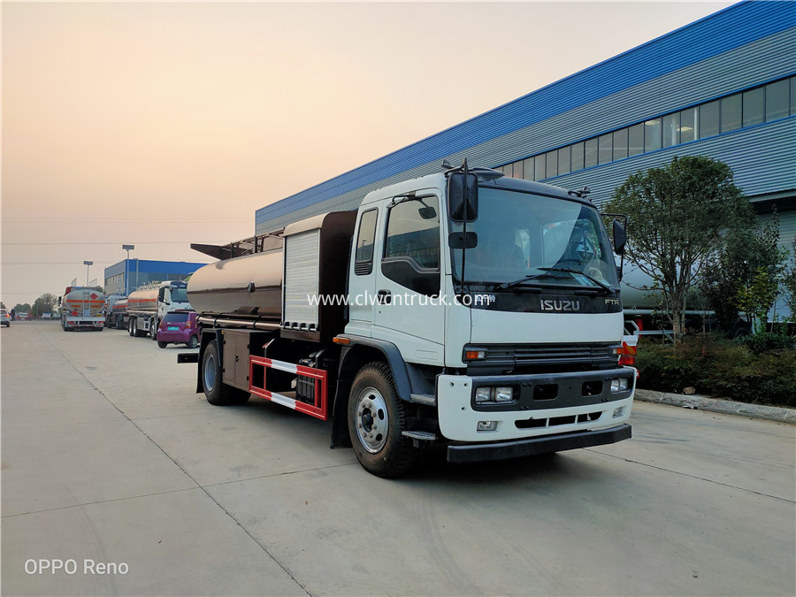 aircraft refuelling trucks