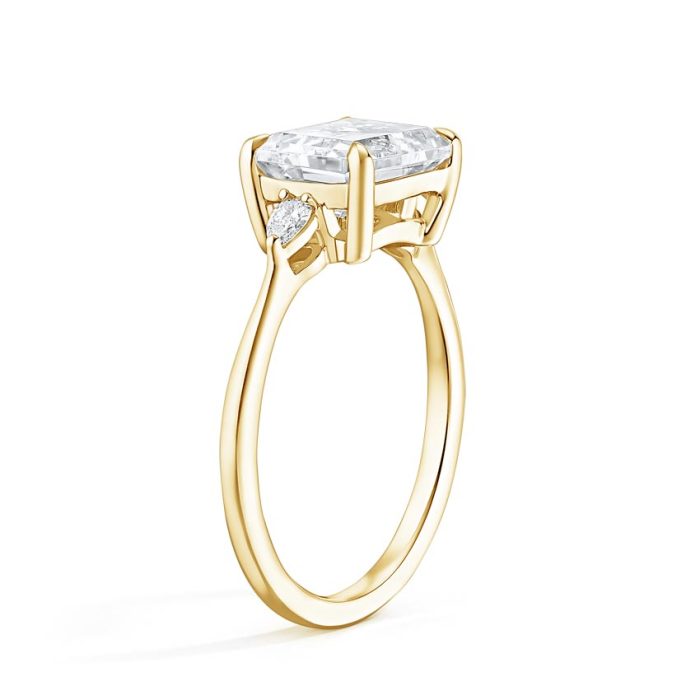 แหวนทองคำเหลืองมรกตคัทที่ผ่านการรับรองจาก IGI