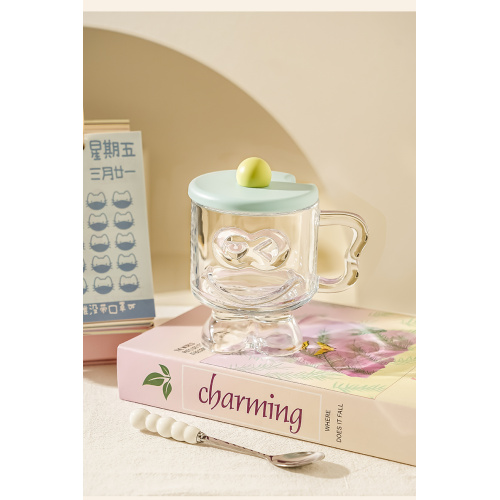 Стеклянная чашка с крышкой