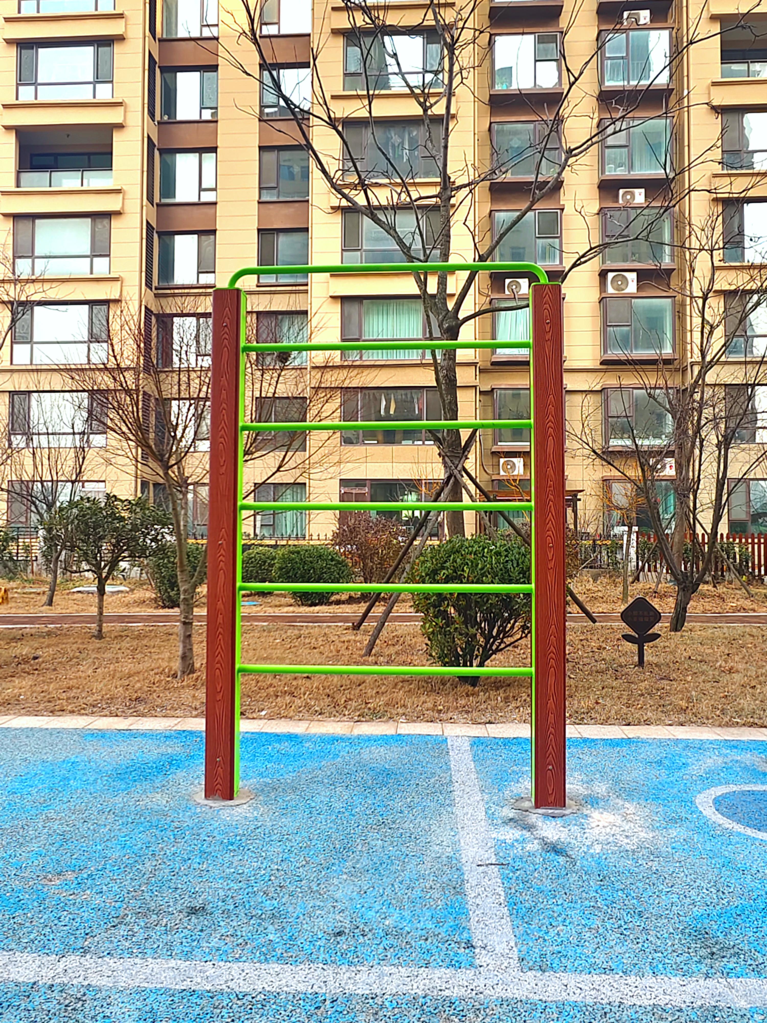 Outdoor fitness equipment