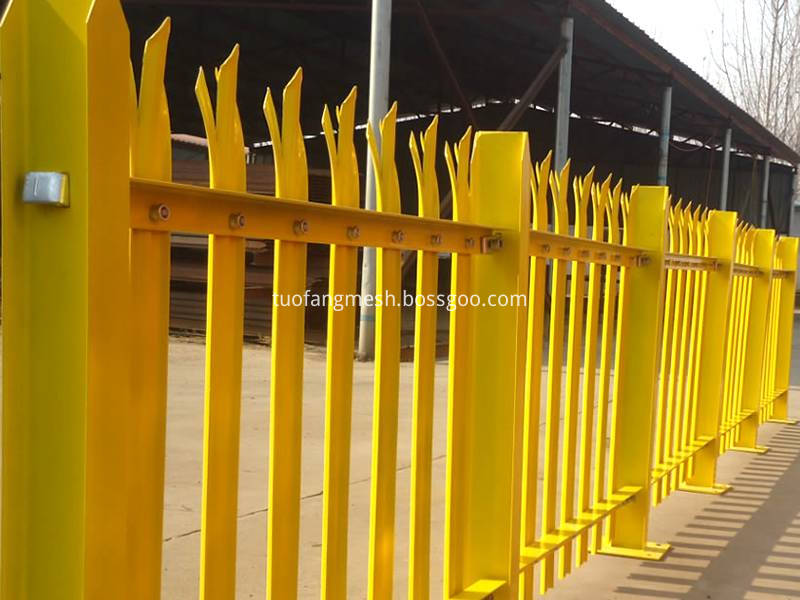 yellow-palisade-fencing