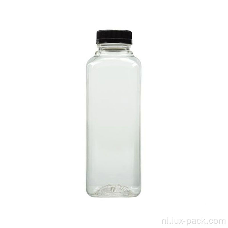 Transparante plastic drankfles met plastic drankje met dop