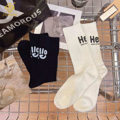 버전 편지 수직 스트라이프 흑백 미드 튜브 양말