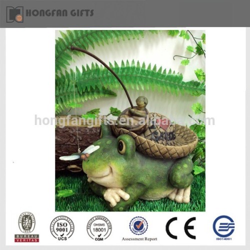 Hotsale green polyresin garden fishing frog bird feeder decoration