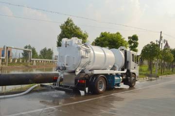 Vacuum Sewage Suction Trucks