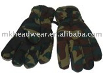 Ski gloves with camouflage printing