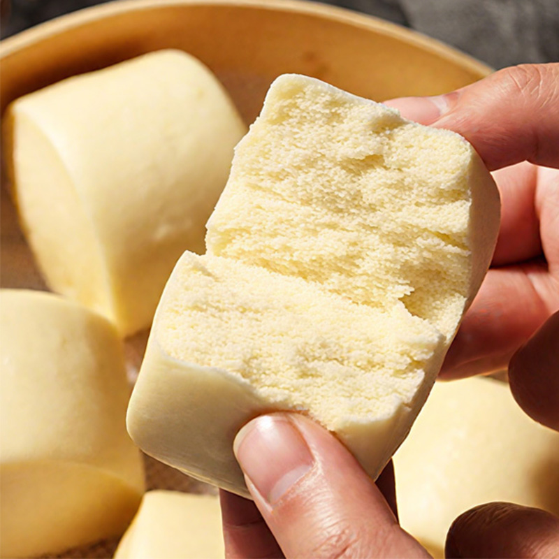 Ароматные паровые булочки со вкусом кукурузы, кустарные нарезанные ломтики