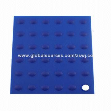 Silicone heat-resistant table mat, measures 17*17cm