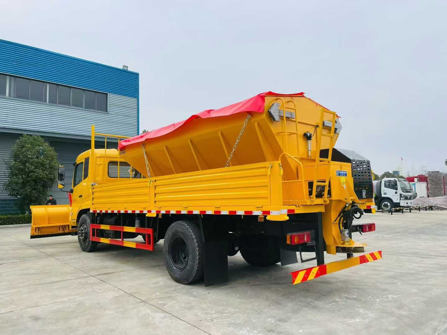Poultry Transport Truck with Snow Light System