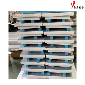 Mehrschichtige isolierte Kalttür 20