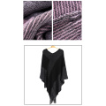 Elegant gestrickte Schalponcho von Frauen