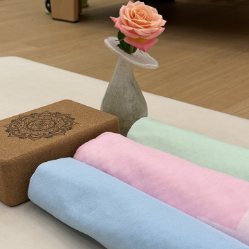 Luxury Sweat Absorbent Microfiber Towel with Grip