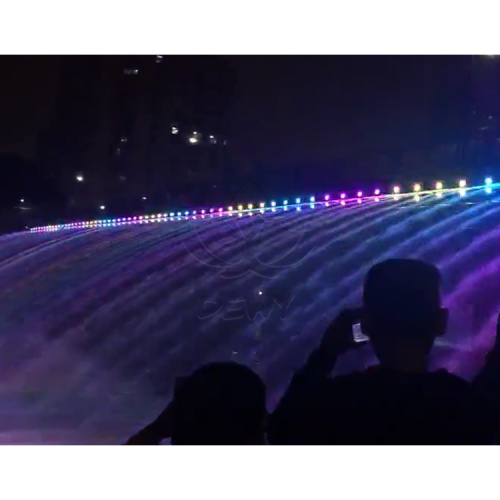 Дар кишвари Осиё намоиши фаввораҳои об