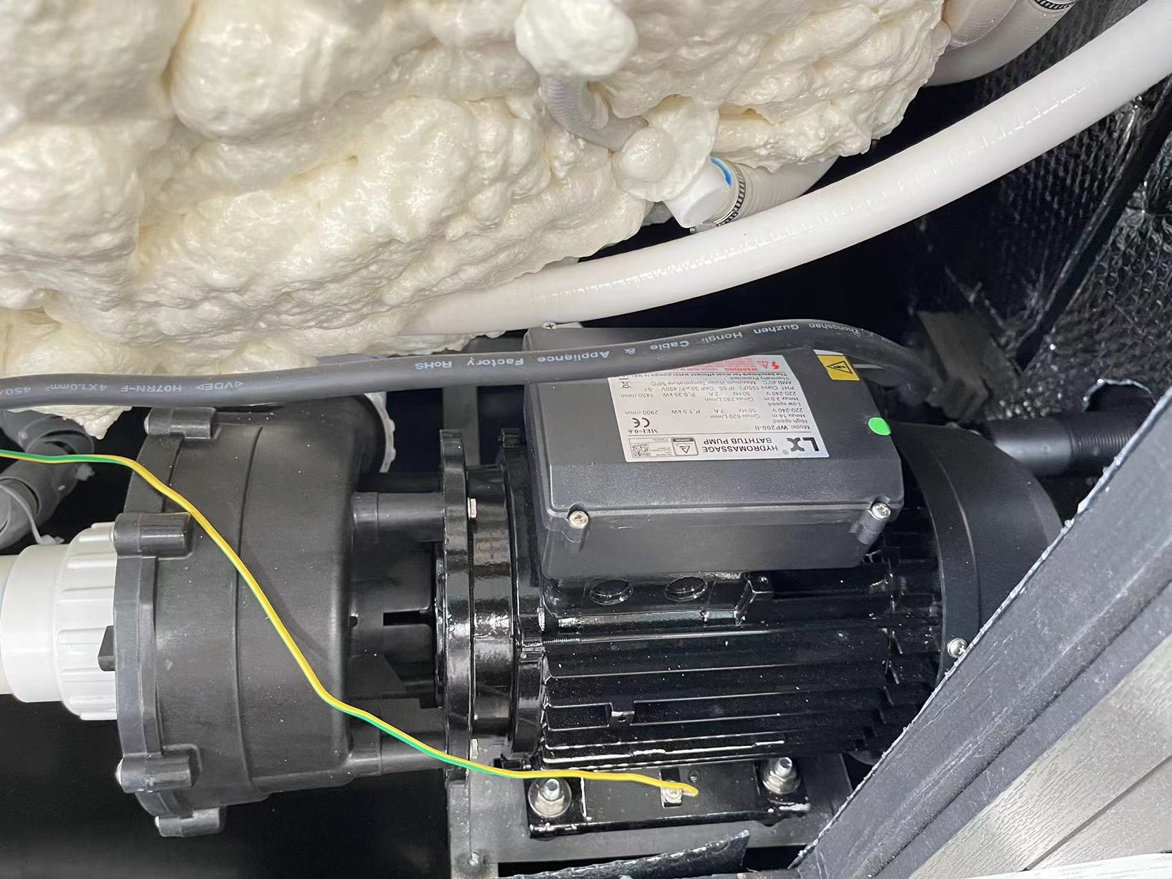 Hot tub full foam insulation