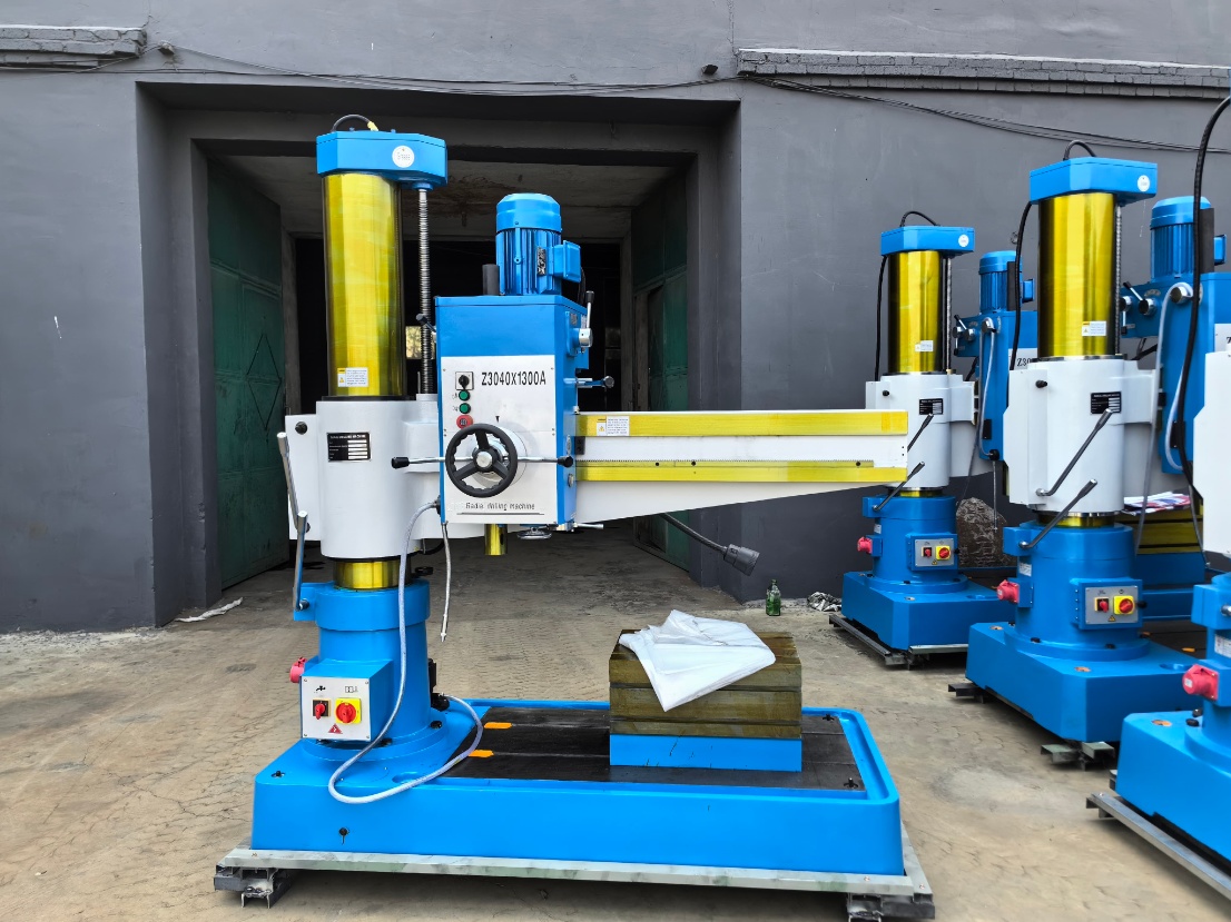 Radial drilling machine