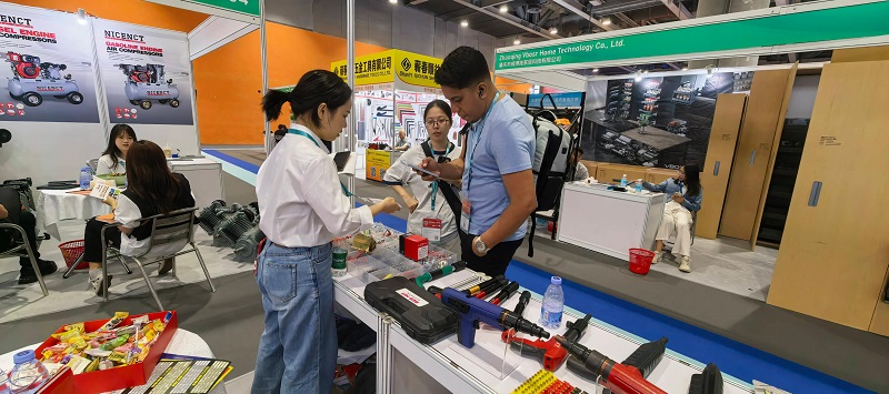 Leeyu Precision Nail Guns Shine at the 139th Canton Fair, Attracting Huge Attention and Constant Inquiries on Opening Day!
