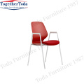 Silla de comedor rojo con reposabrazos