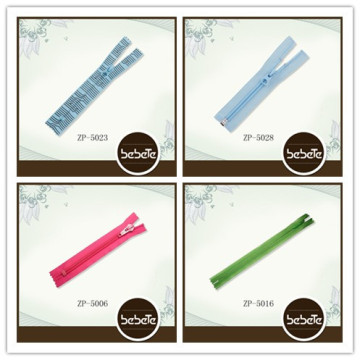 original manufacturer hot wholeslae nylon zipper with thumb puller for garment and bags