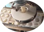 Popular selling confectionery cake encrusting machine