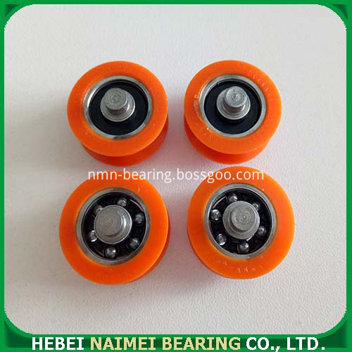 U-grooved roller with bearing