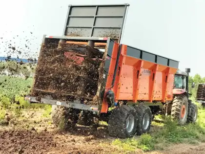 High Capacity Manure Spreader for Livestock Farms