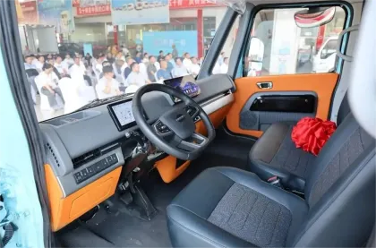 ISUZU Qingling new electric light truck EVW100 electric pickup truck is a high-speed pure electric cargo truck