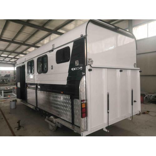 Square Horse Trailer con barrio