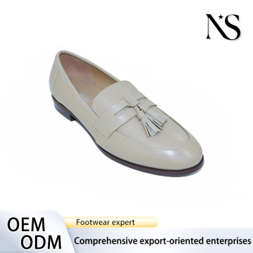 Mocasines beige elegantes para un estilo atemporal