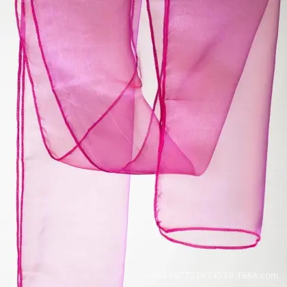 Chemin de table en organza rose fuchsia pour mariage