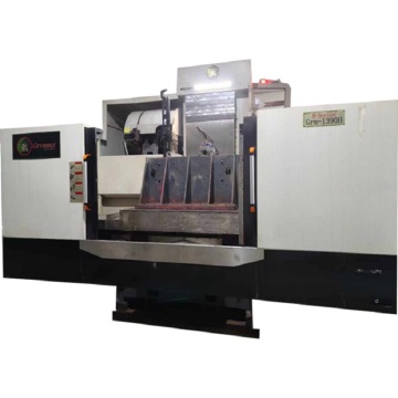 يستخدم مركز تصنيع CNC