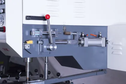 Horizontal direction glass drilling machine