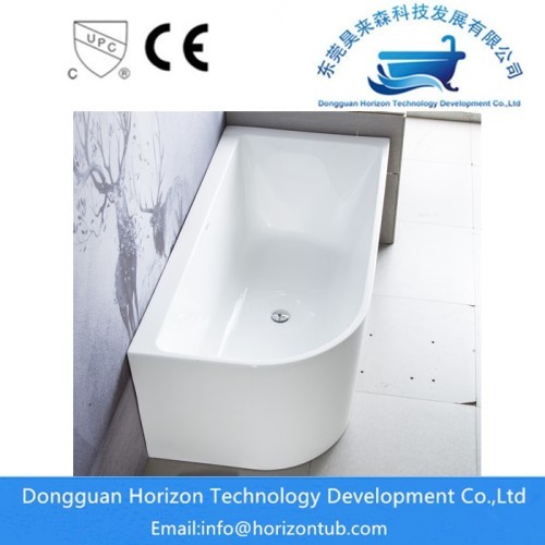 Modern freestanding bathtub made for relaxation