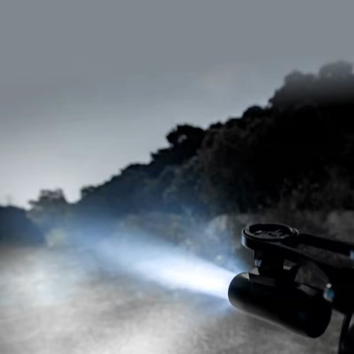 નવી સ્ટાઇલ નાઇટ રાઇડિંગ લેમ્પ ફ્રન્ટ લાઇટ હાઇ લ્યુમેન એલ્યુમિનિયમ એલોય પ્લાસ્ટિક બાઇક લાઇટ