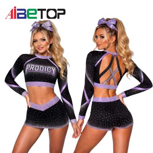 Eleganti uniformi da cheerleader All Stars per la competizione