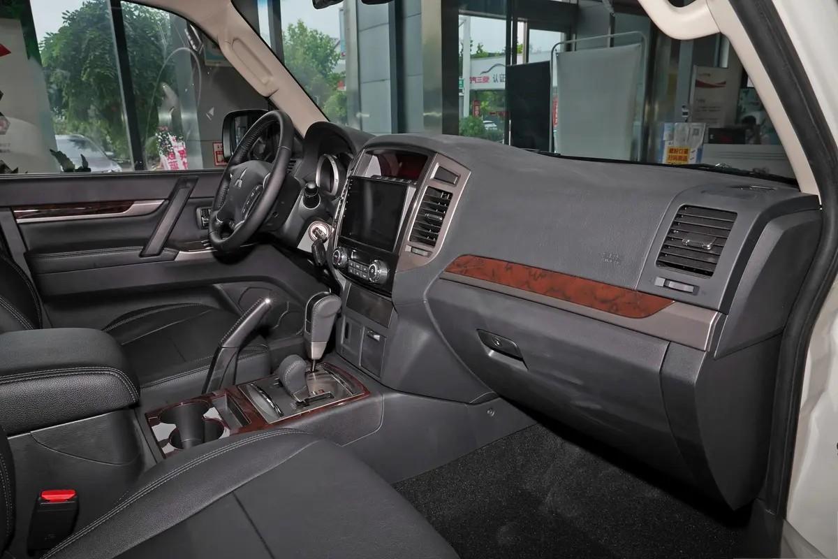 2021 V6 High Configuration