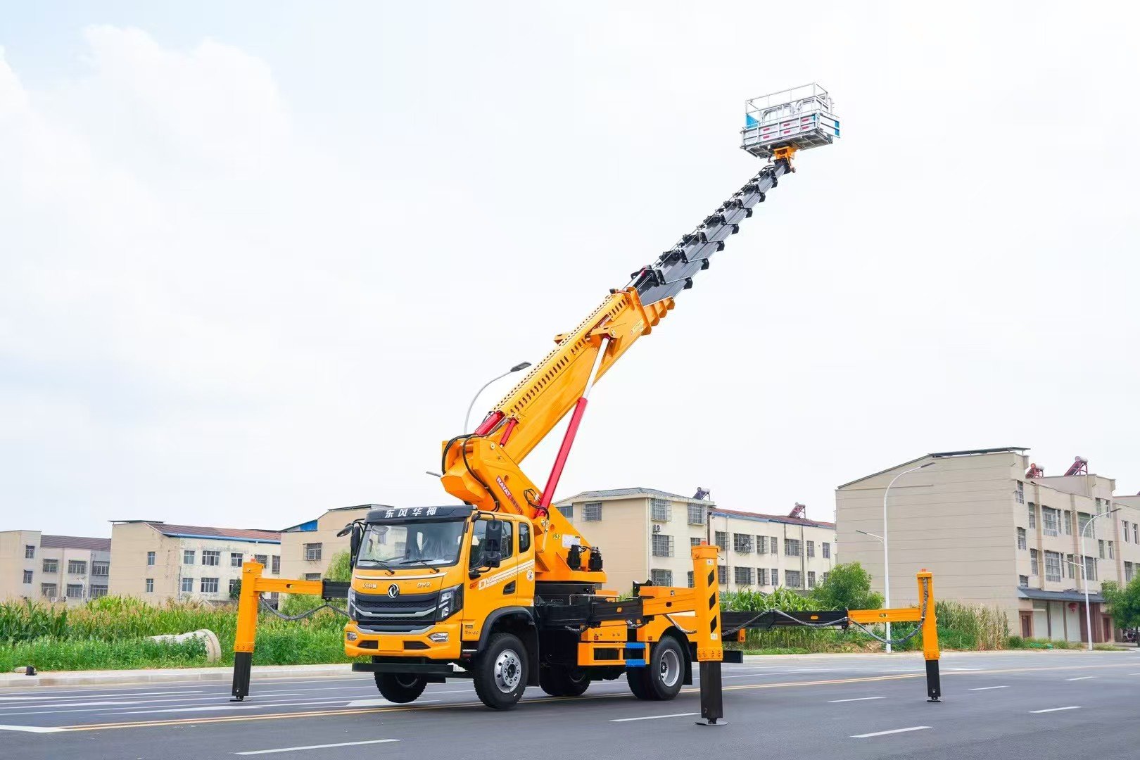 High Reach Aerial Platform Truck Equipment