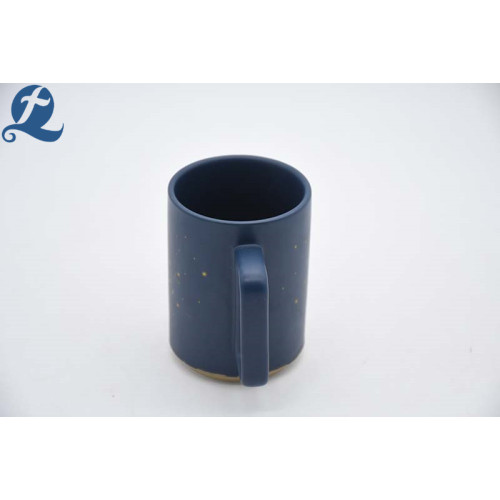 Taza con asa azul esmaltada mate única de diseño personalizado