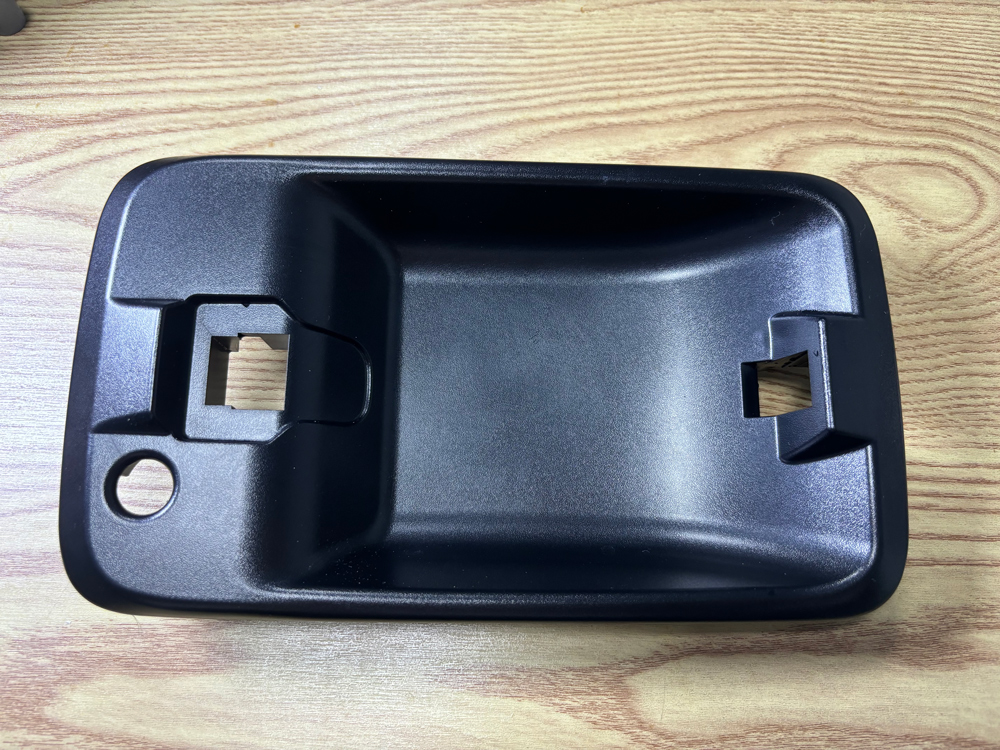 Bộ phận đúc phun - Chân tay nắm cửa ô tô